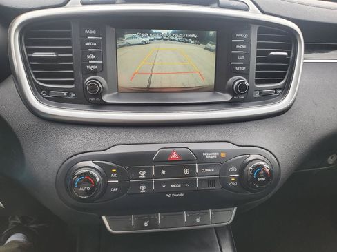 Used 2017 Kia Sorento FWD w/ LX Convenience Package image 23