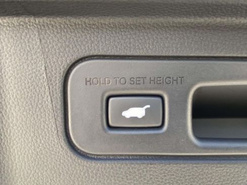 Used 2025 Honda Pilot TrailSport image 10