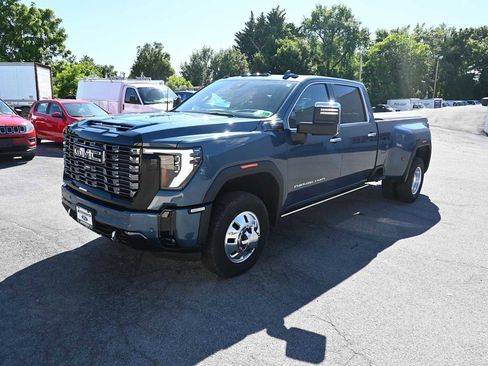Used 2025 GMC Sierra 3500 Denali Ultimate AWD/4WD image 9