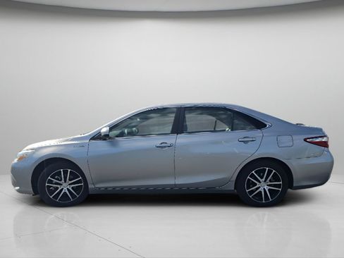 Used 2017 Toyota Camry XLE w/ Moonroof Package FWD image 21