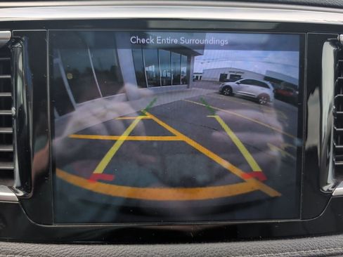 Used 2018 Chrysler Pacifica Limited FWD image 14