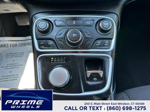 Used 2015 Chrysler 200 Limited image 21