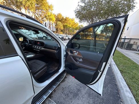 Used 2023 Mercedes-Benz GLE 450 4MATIC w/ AMG Line Exterior image 29