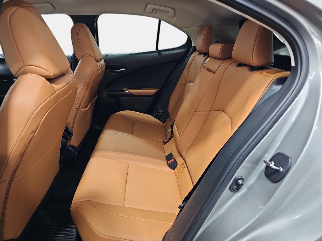 Used 2022 Lexus UX 250h w/ Accessory Package (Z2) AWD/4WD image 11