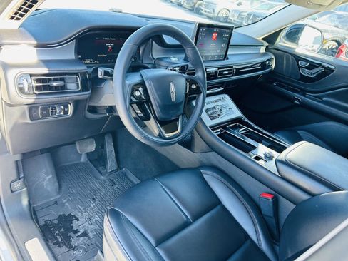 Used 2023 Lincoln Aviator AWD w/ Premium Package image 16