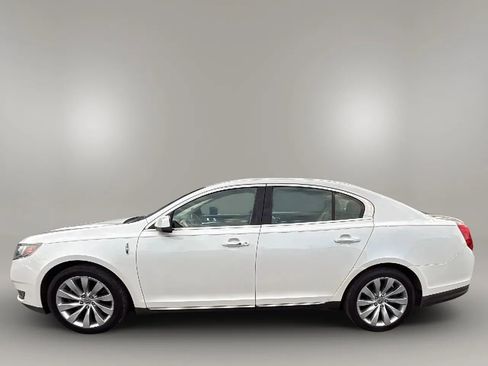 Used 2013 Lincoln MKS image 2