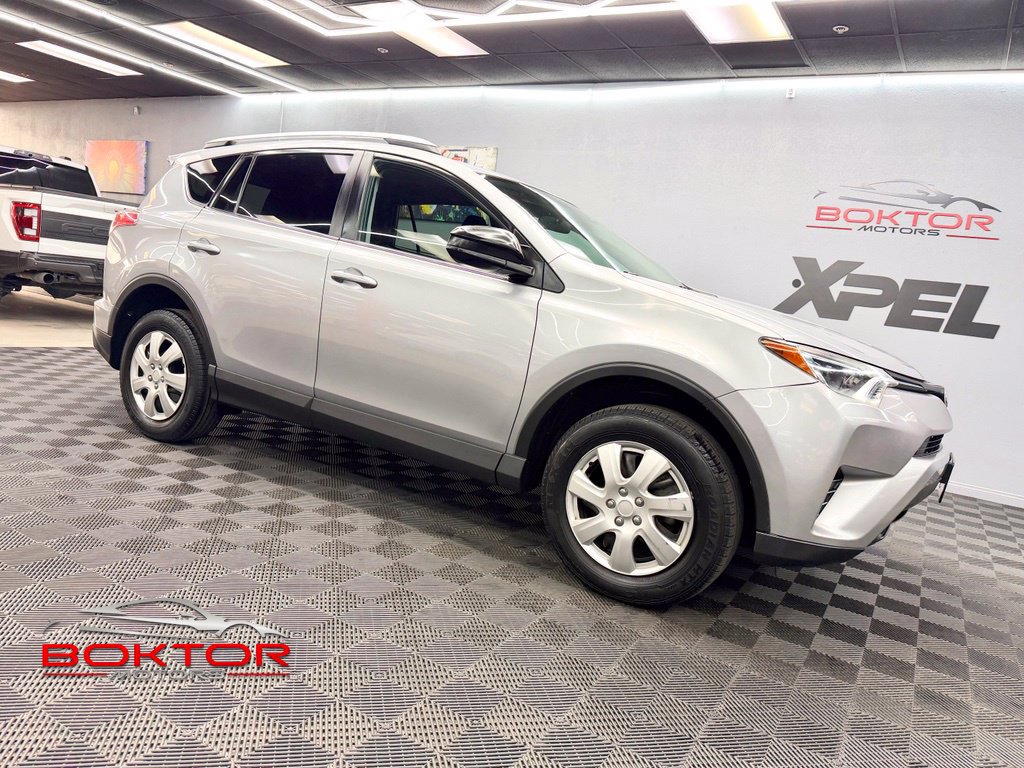 Used 2016 Toyota RAV4 LE FWD image 1