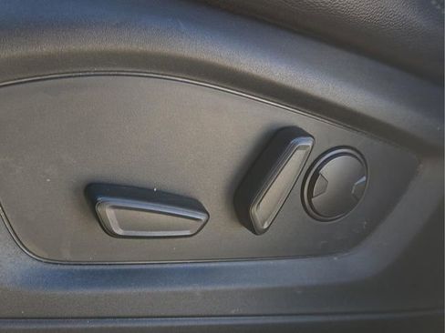 Used 2020 Ford Explorer XLT w/ Equipment Group 202A image 23