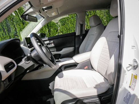 Used 2023 Honda HR-V LX image 16