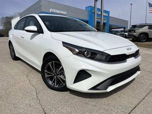 Used 2024 Kia Forte LXS image 2