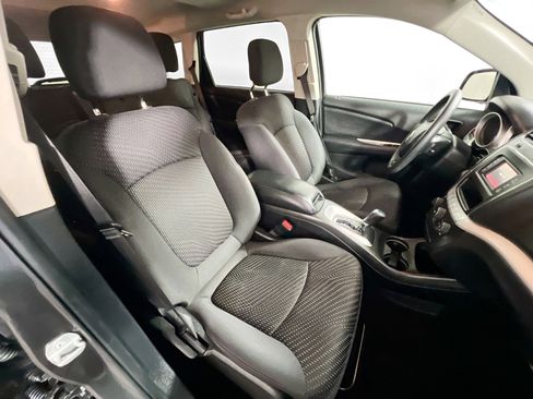 Used 2018 Dodge Journey SE image 31