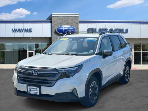 Used 2025 Subaru Forester Premium AWD/4WD image 2