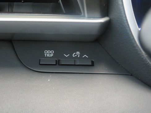 Used 2020 Toyota Highlander XLE FWD image 39