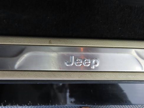 Used 2020 Jeep Grand Cherokee Limited w/ Luxury Group II AWD/4WD image 18