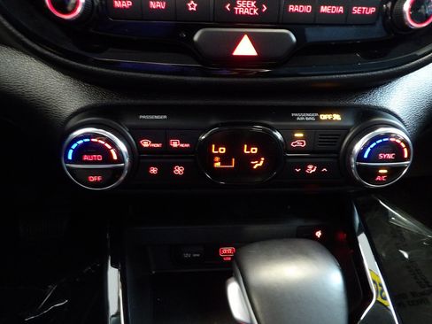 Used 2022 Kia Soul X-Line FWD image 32