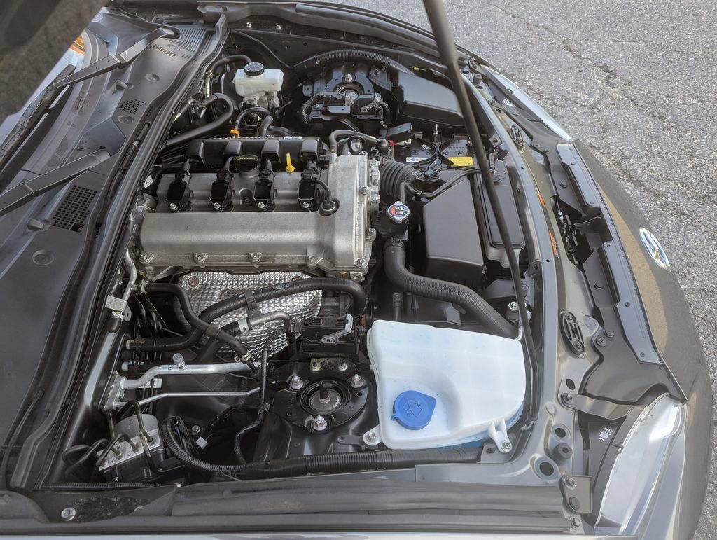 Used 2021 MAZDA MX-5 Miata RF Club RWD image 38
