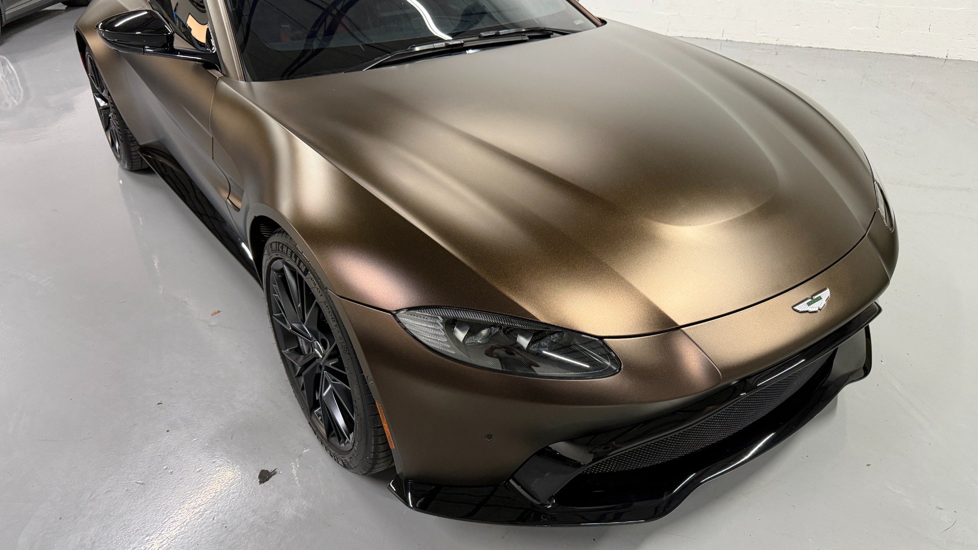 Used 2021 Aston Martin V8 Vantage Coupe RWD image 3