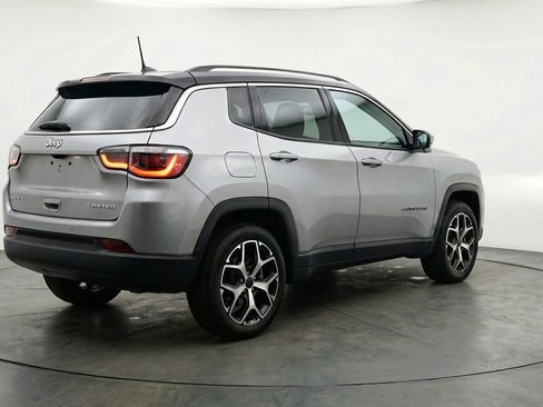 Used 2025 Jeep Compass Limited AWD/4WD image 9