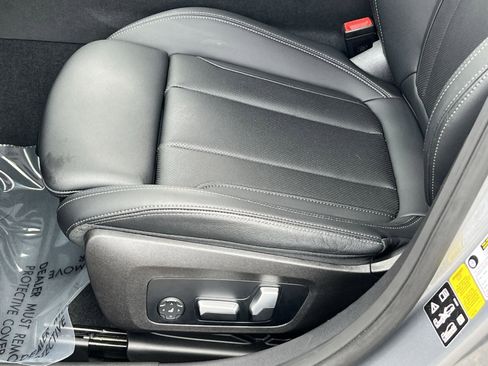 Used 2023 BMW 330i xDrive Sedan w/ Driving Assistance Package image 15