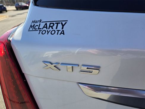 Used 2021 Cadillac XT5 Premium Luxury image 14