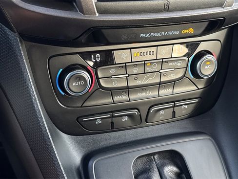 Used 2021 Ford Transit Connect XLT image 24