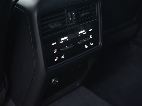 Certified 2026 Porsche Cayenne GTS AWD/4WD image 30
