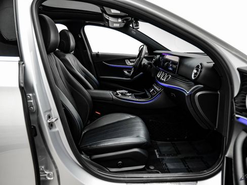 Used 2020 Mercedes-Benz E 350 4MATIC Sedan w/ Parking Assistance Package image 43