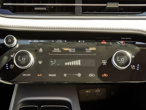 Certified 2026 INFINITI QX60 Luxe w/ Family Package FWD image 24