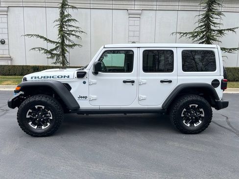 Used 2025 Jeep Wrangler Unlimited Rubicon 4xe w/ Convenience Group image 10