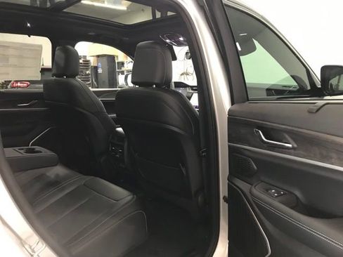 New 2025 Jeep Grand Cherokee Limited 4xe w/ Luxury Tech Group II image 34