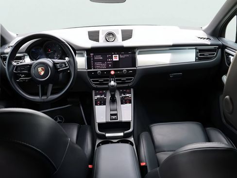 Certified 2024 Porsche Macan w/ Premium Plus Package AWD/4WD image 19