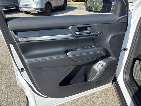 Used 2026 GMC Terrain Elevation w/ Elevation Premium Package AWD/4WD image 9