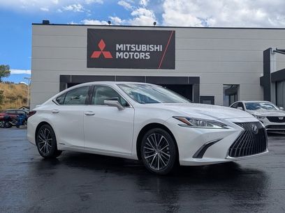 Used 2022 Lexus ES 300h w/ Premium Package