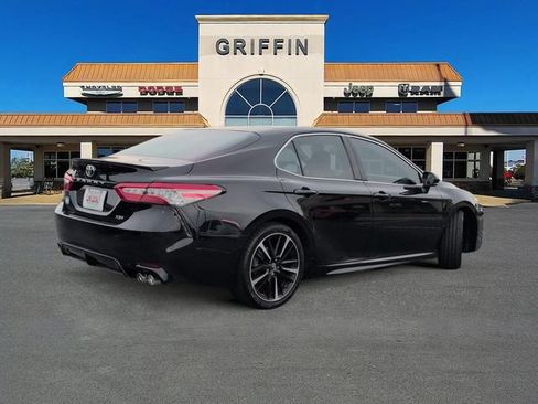 Used 2018 Toyota Camry XSE FWD image 4