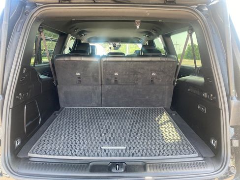 Used 2024 Jeep Wagoneer L Series II w/ Flexible Seating Group AWD/4WD image 21