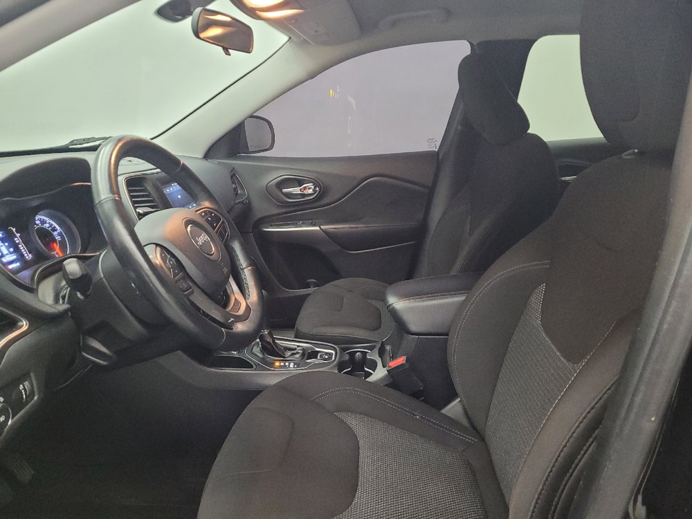 Used 2019 Jeep Cherokee Latitude w/ Cold Weather Group FWD image 17