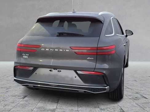 Certified 2026 Genesis GV70 2.5T Advanced image 11
