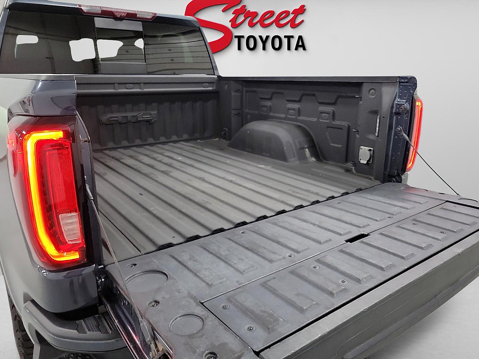 Used 2020 GMC Sierra 1500 AT4 w/ AT4 Premium Package AWD/4WD image 7