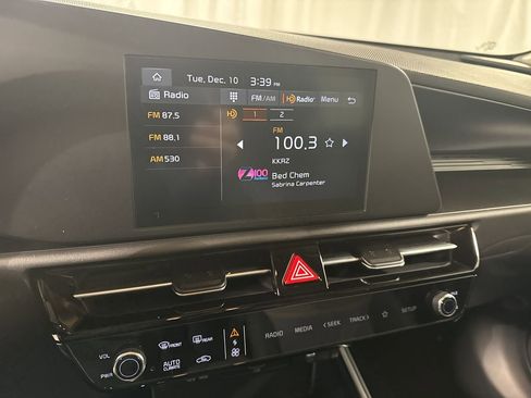 Certified 2025 Kia Niro LX image 20