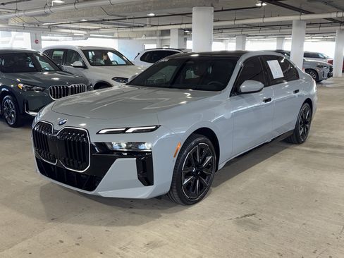 Used 2026 BMW 740i w/ Premium Package image 4