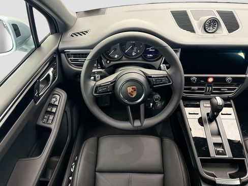 Used 2026 Porsche Macan AWD/4WD image 13