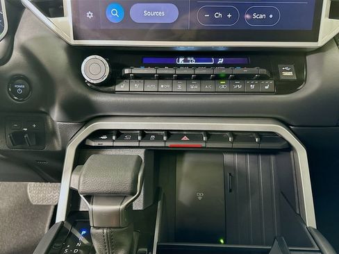 Certified 2025 Toyota Sequoia Platinum image 15