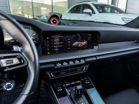 Certified 2024 Porsche 911 Targa 4 image 33