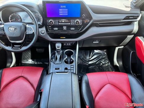 Used 2023 Toyota Highlander XSE image 16