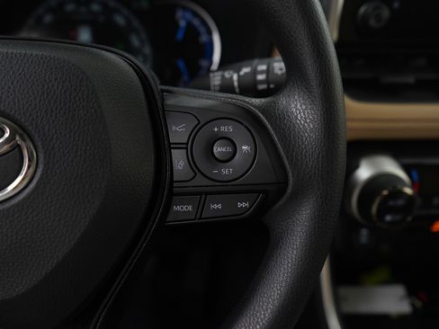 Used 2025 Toyota RAV4 XLE image 20