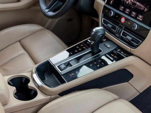 Certified 2023 Porsche Macan S image 51