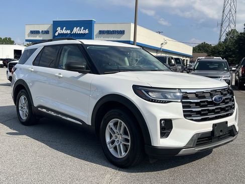 Used 2025 Ford Explorer Active w/ Active Comfort Package image 31