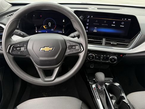Certified 2025 Chevrolet Trax LT image 13
