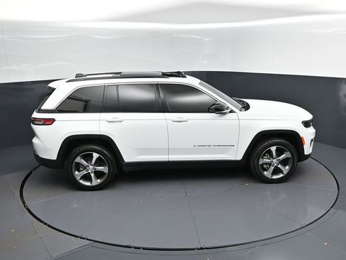 Used 2024 Jeep Grand Cherokee Limited w/ Luxury Tech Group II image 37