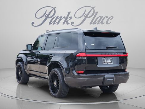 Used 2024 Lexus GX 550 w/ Accessory Package (Z1) AWD/4WD image 3